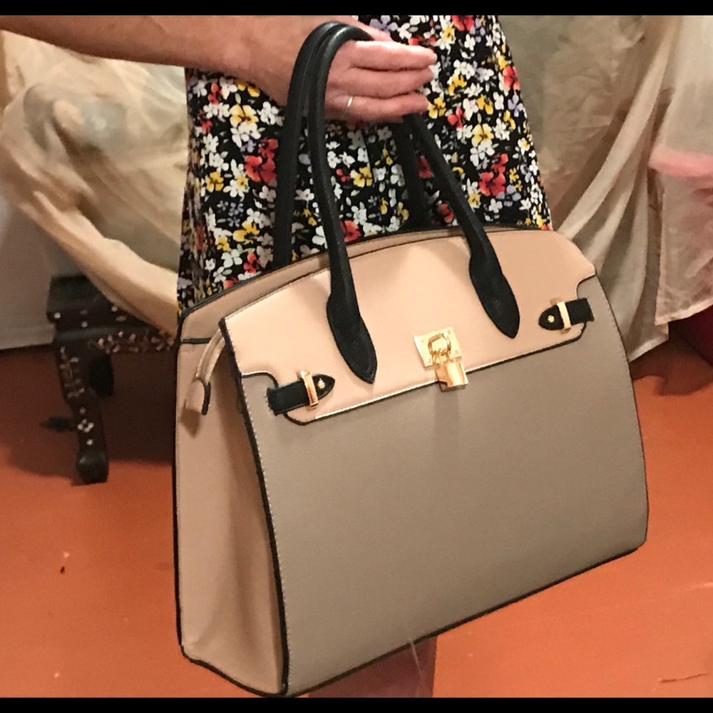 City steamer designer style handbag nwt